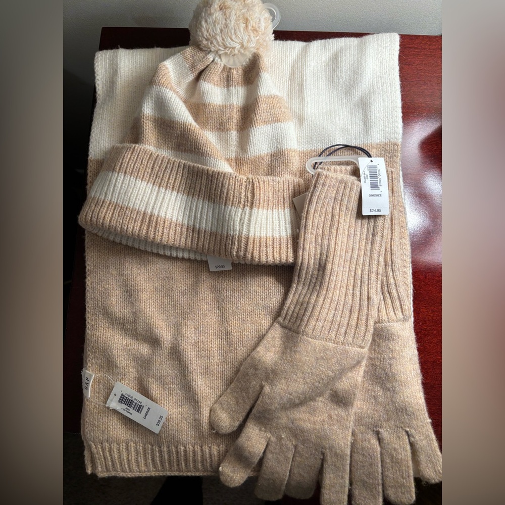 GAP Women's Beige and Cream Knit Accessory Set